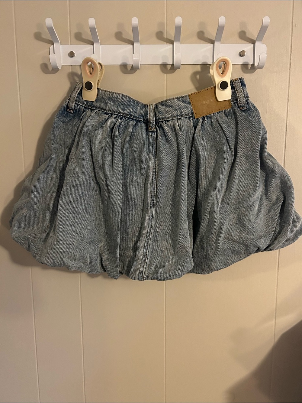 Urban Revivo Light-Wash Bubble Denim Mini Skirt - Picture 4 of 7